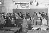 Vilpeilän 3.-6. luokat kuvassa vuonna 1960. Opettajana Matti Kylälammi. Kuva: Kari Elkelä.